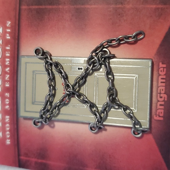 Silent Hill 4 enamel pin - Picture 2 of 4